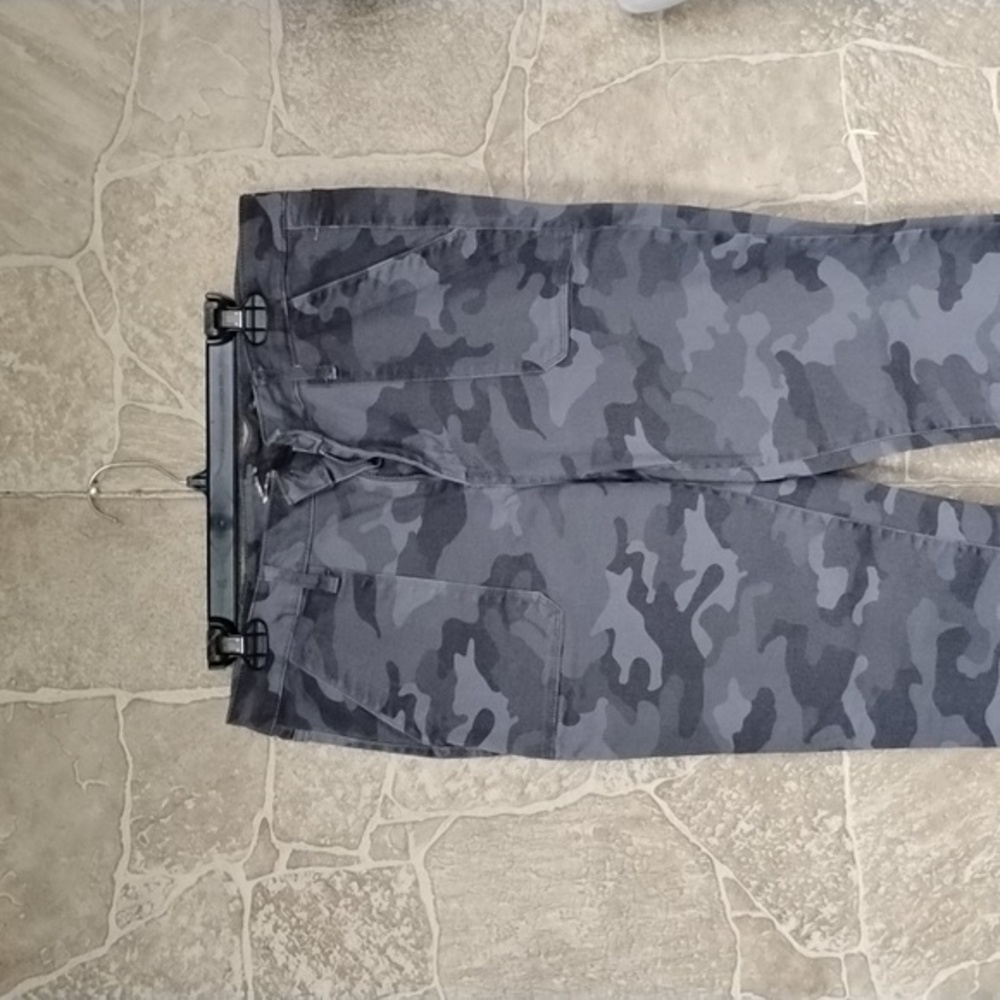 Seven 7 Utility Jeans.          B9